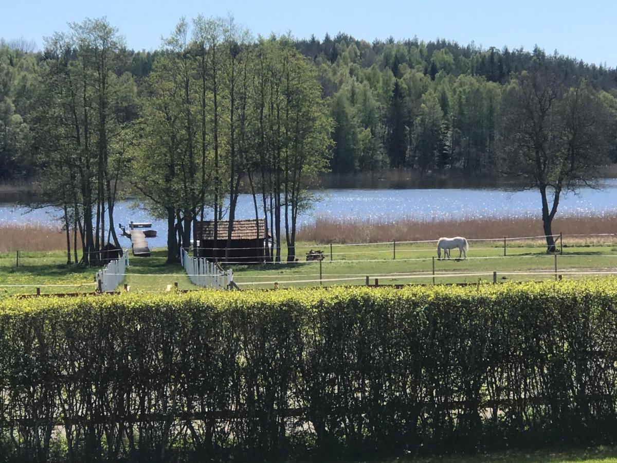 Nice Holiday House At Horse Farm With Lake And Sauna Holo  Extérieur photo